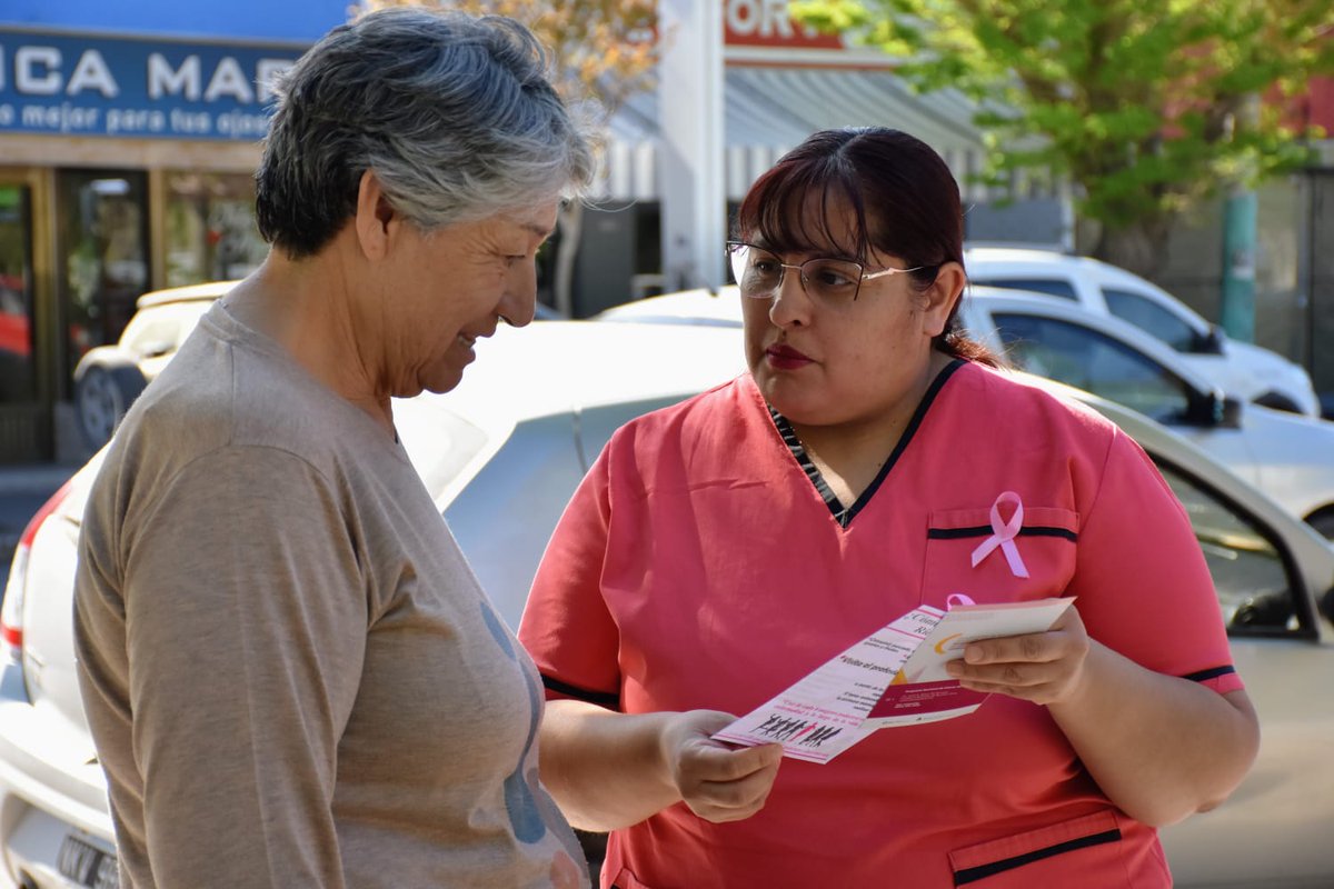 En el Día Mundial de la Lucha Contra el Cáncer de Mama, avanzamos en acciones de divulgación en nuestra plaza Independencia. 
La prevención y la detección temprana son las mejores herramientas para combatir esta enfermedad.

#TenésTrelew