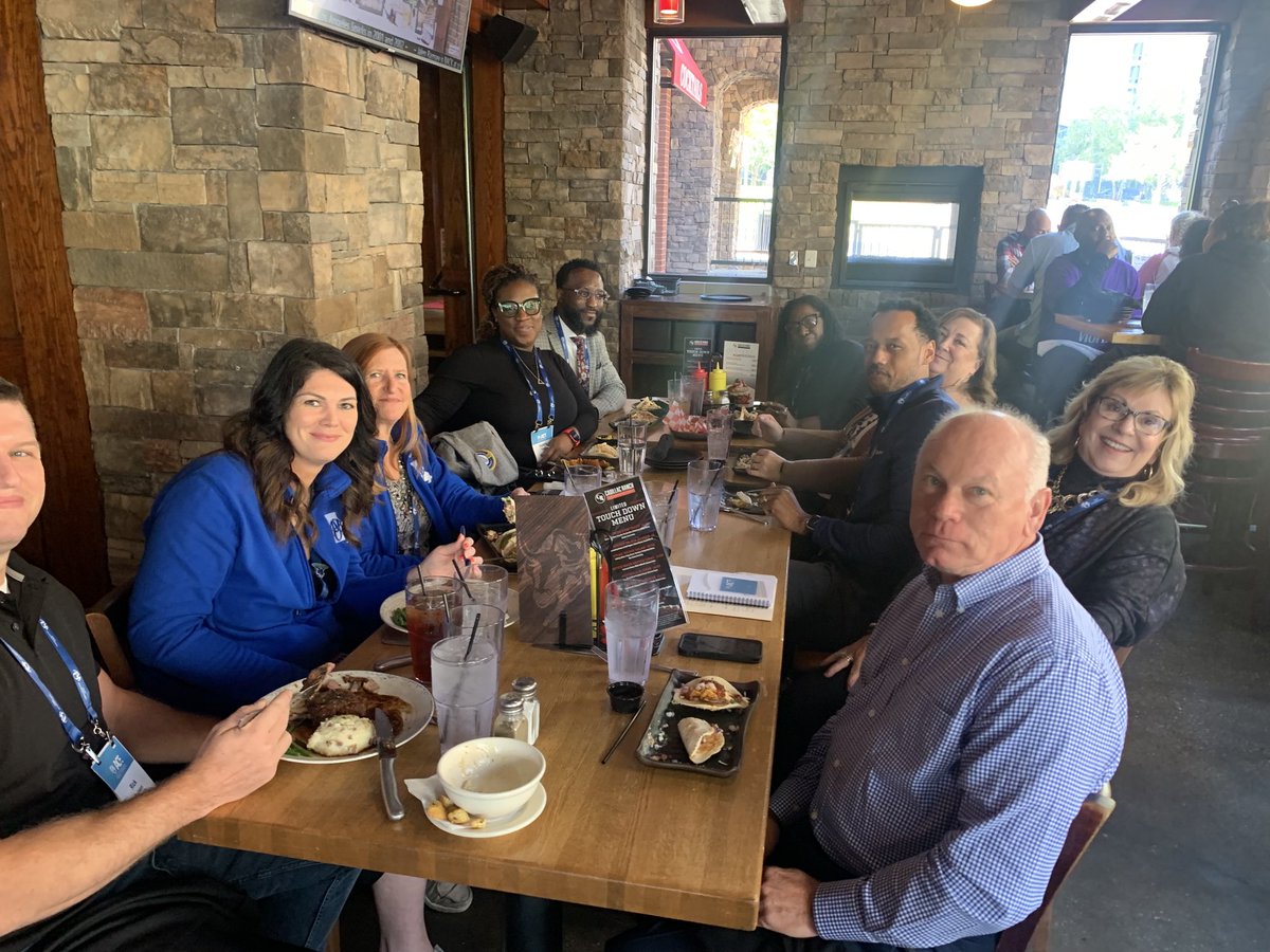 moasbo's tweet photo. Great group at lunch today #ASBOI #MOASBO https://t.co/PbPi6oqr9G