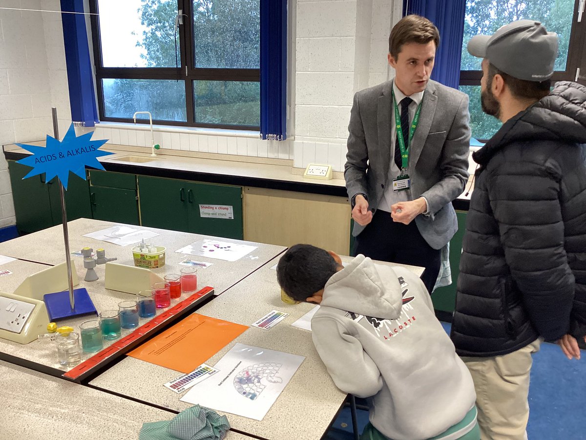 StIlltydsCHS's tweet image. Name the equipment, try and guess what’s in our density tower and try out the red cabbage indicator in our science labs this open evening. #openevening2023