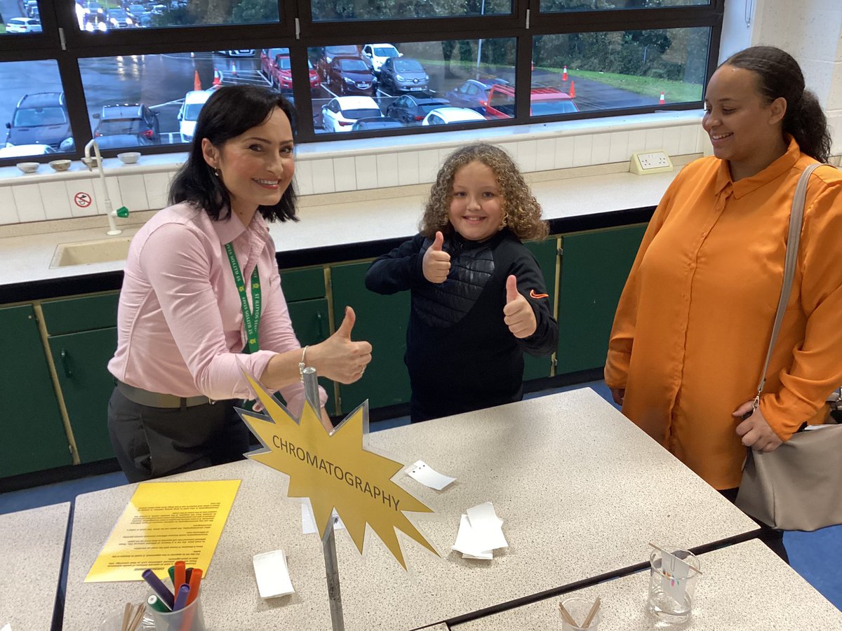 StIlltydsCHS's tweet image. Name the equipment, try and guess what’s in our density tower and try out the red cabbage indicator in our science labs this open evening. #openevening2023