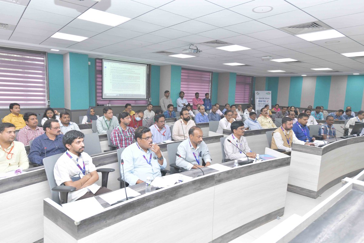 DEO_HYD's tweet photo. #ElectionAwareness

@ECISVEEP
@CEO_Telangana
@CommissionrGHMC 
@DRonaldRose
@Collector_HYD

Conducted a meeting with bank officials to discuss the guidelines issued by the Election Commission of India regarding the monitoring of cash withdrawals from banks and identification of suspicious transactions.