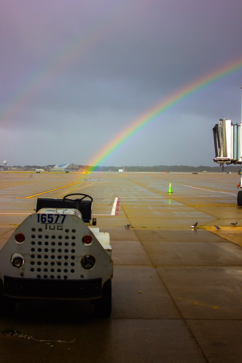 Rainbow Tug #photography #clevelandphotographer #ohiophotographer #aviation #aviationphotography #tug #rainbow #ramp #ramplife