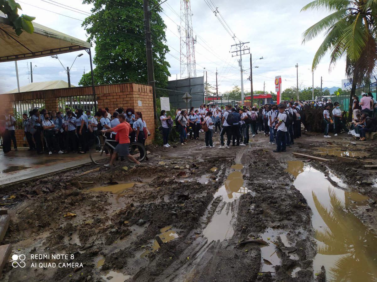 iamliveaid's tweet photo. #ElSENAConDeficitEs
https://t.co/6aCBr84VOT

Atención urgente a las necesidades de infraestructura. SINDESENA Bogota reporta el mal estado de los centros de formación. https://t.co/jjkKHi7AYG