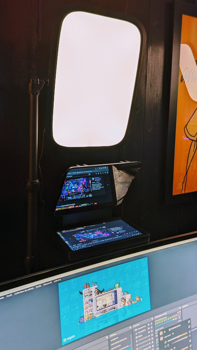 Hiuuugs's tweet image. A tout ceux qui se demandent si le prompteur d'@elgatoFRA rentre dans une ring light la réponse est oui mais après essaie pour moi la config optimale est clairement celle ci !
En tout cas que ce soit en mode écran supplémentaire ou lecteur de chat c'est le pied !

#elgatopartner