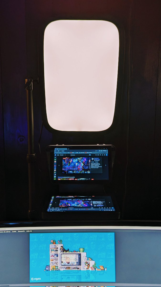 Hiuuugs's tweet image. A tout ceux qui se demandent si le prompteur d'@elgatoFRA rentre dans une ring light la réponse est oui mais après essaie pour moi la config optimale est clairement celle ci !
En tout cas que ce soit en mode écran supplémentaire ou lecteur de chat c'est le pied !

#elgatopartner