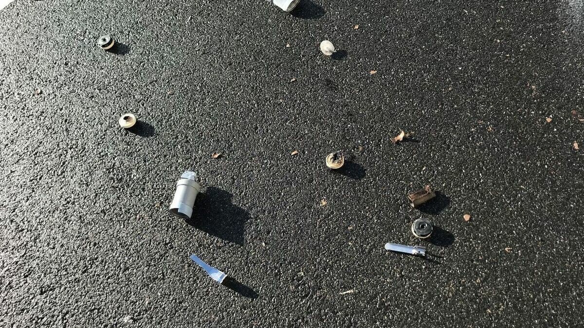 info_Paris_IDF's tweet photo. 🔴 FLASH - #NoisyLeGrand : Mardi, deux mortiers d’artifice ont atterri devant le groupe scolaire #LesCharmilles.
👉 Le gardien qui soufflait les feuilles mortes a été #atteint par le projectile. Il pourrait avoir été ciblé par un riverain. (Le Parisien) #SeineSaintDenis https://t.co/EZG21vQqnP