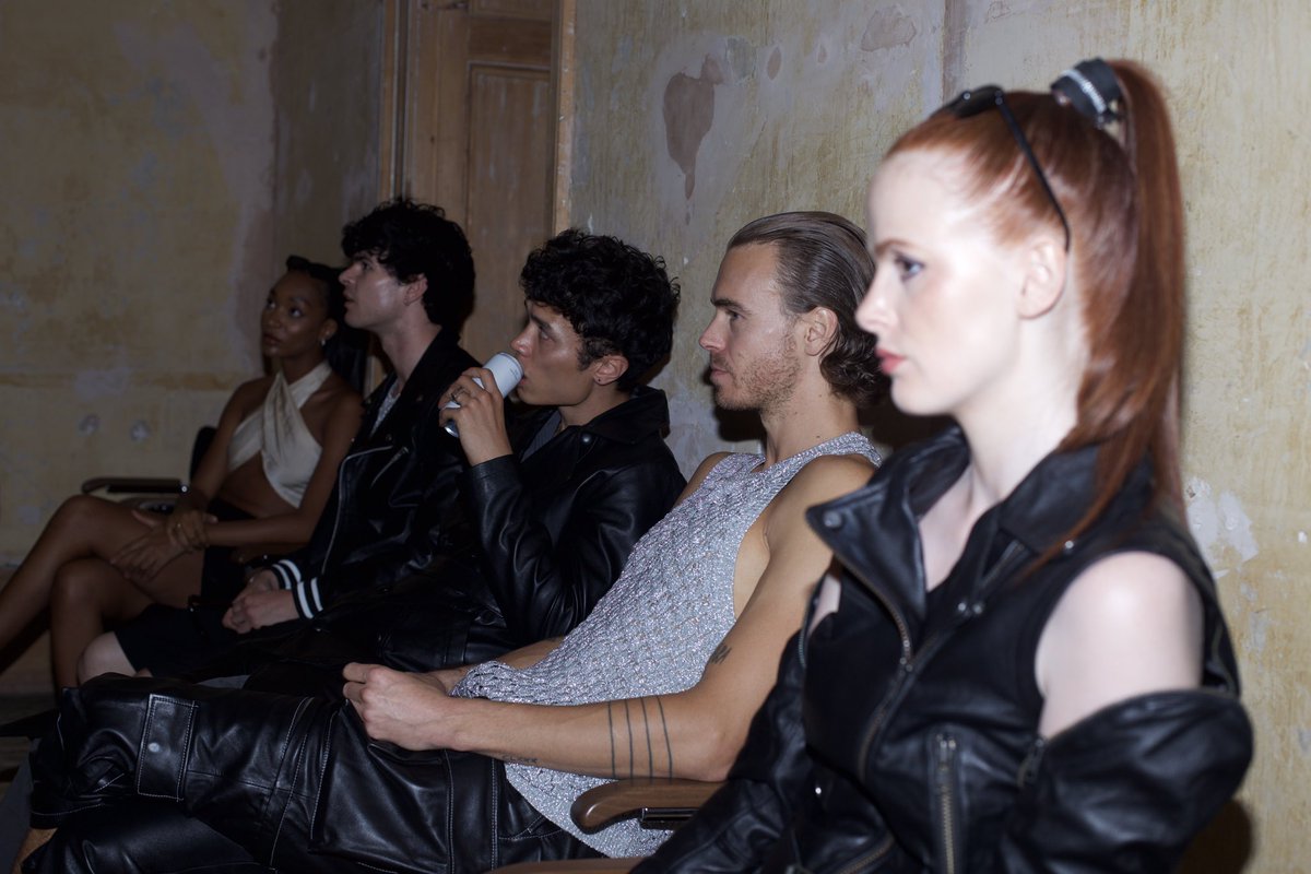 Muubaa's tweet image. Leather embodies the ethos of buying less and buying better, each piece of our DE/RE collection has been crafted in buttery soft high-quality leathers to stand the test of time. Discover for yourself at Muubaa.com📱🕶️