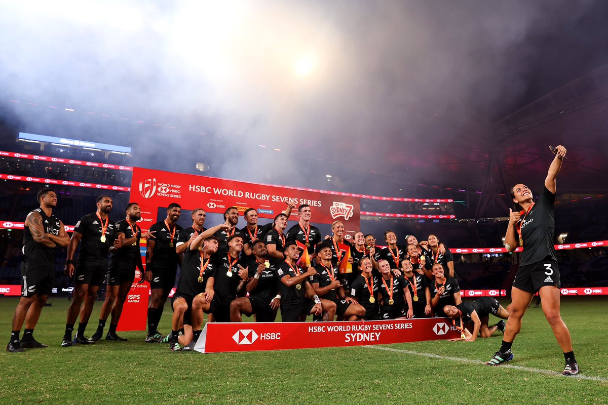 Has anyone ever seen <a href="/staceywaaka/">Stacey Waaka</a> not smiling? 😁

There’s a reason why they call her the “Smiling Assassin” 🇳🇿

#HSBCSVNS | <a href="/nz_sevens/">NZ Sevens</a>