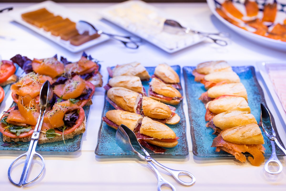 hotelpreciados's tweet photo. ¡En nuestro desayuno apostamos por calidad y cantidad! 🍞
Cientos de opciones con productos de la mejor calidad, bebidas, panes, cereales, tapas…
¡Tienes que probarlo por ti mismo! ☕️
#DesayunoBuffet #Desayuno #Calidad #HotelPreciados https://t.co/KSAlX5lSQ4