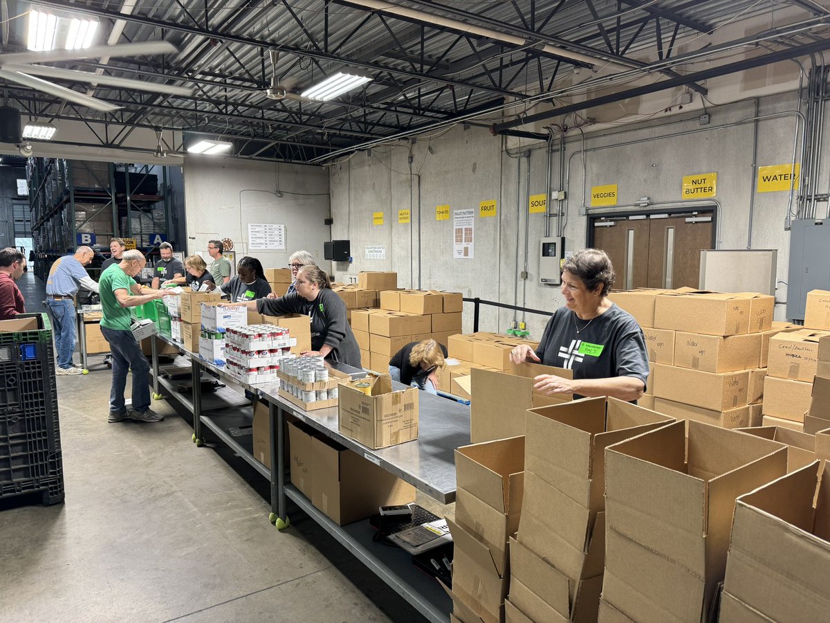 TNELECTRIC's tweet photo. The TECA staff volunteered at @2HarvestMidTN for our #tncoopdayofservice project. We packed more than 1,000 Thanksgiving boxes that will be distributed to needy families throughout middle and west Tennessee. #coopsconnect https://t.co/OIs0KToDQq