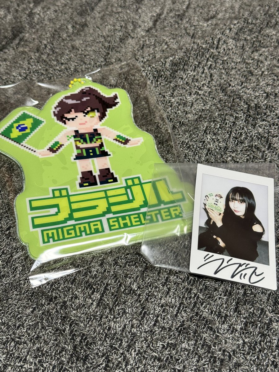 bowie_f's tweet photo. 誕生日に届いて嬉しかったブラジルさん🇧🇷
思ったより大きい😂 https://t.co/Vwx6YmDEK3