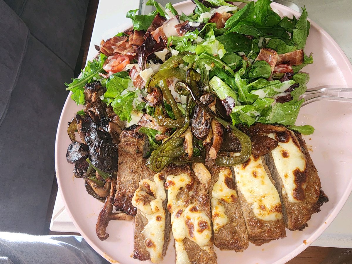 R_zeta85's tweet photo. #killhunger #protein
#steak #salad https://t.co/CVrhZLnrCA
