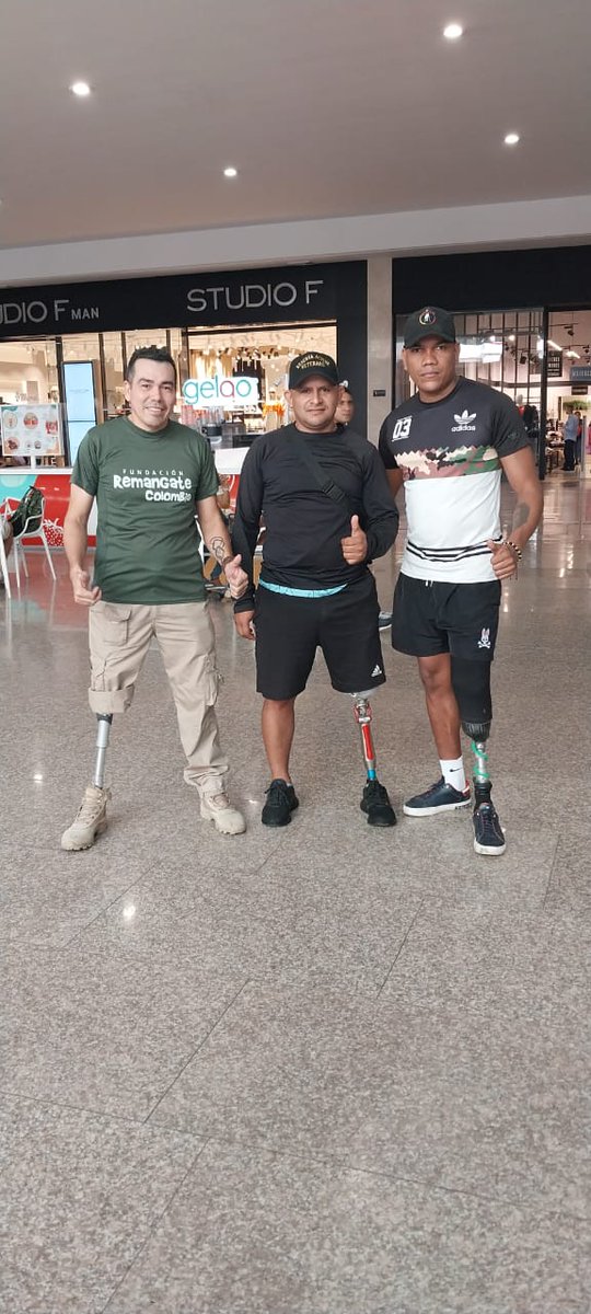 RemangateCol's tweet photo. Dios bendiga los héroes siempre ,Dios y patria https://t.co/lI01d5OhqY