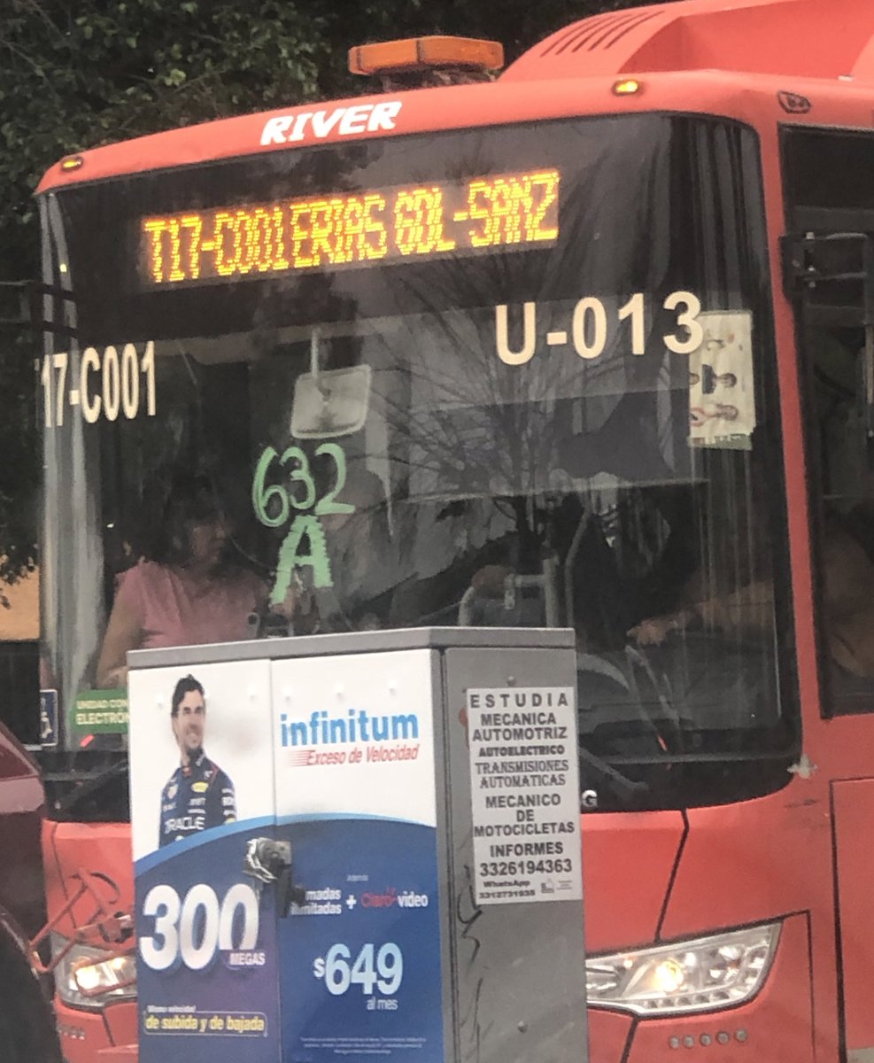 maaljisa's tweet photo. Como todos los días este chofer, en esta unidad en sentido contrario en Av Tuzania, por que?? Por qué puede y por qué quiere.
Lo Bueno es que son los choferes capacitados verdad @SecDiegoMonraz de @TransporteJal y @JaliscoVial bien Gracias.
@Trafico_ZMG @ENZAPOPAN__ @PoderAG_Zap https://t.co/MBiJZ3stlm