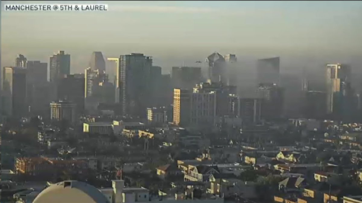 nbcsandiego's tweet image. It was a foggy start to the morning, San Diego, but don't let that haze fool you. It'll heat up today to unseasonably warm weather. Get your #FirstAlertForecast here &amp;gt;&amp;gt; on.nbc7.com/jkVeyd3