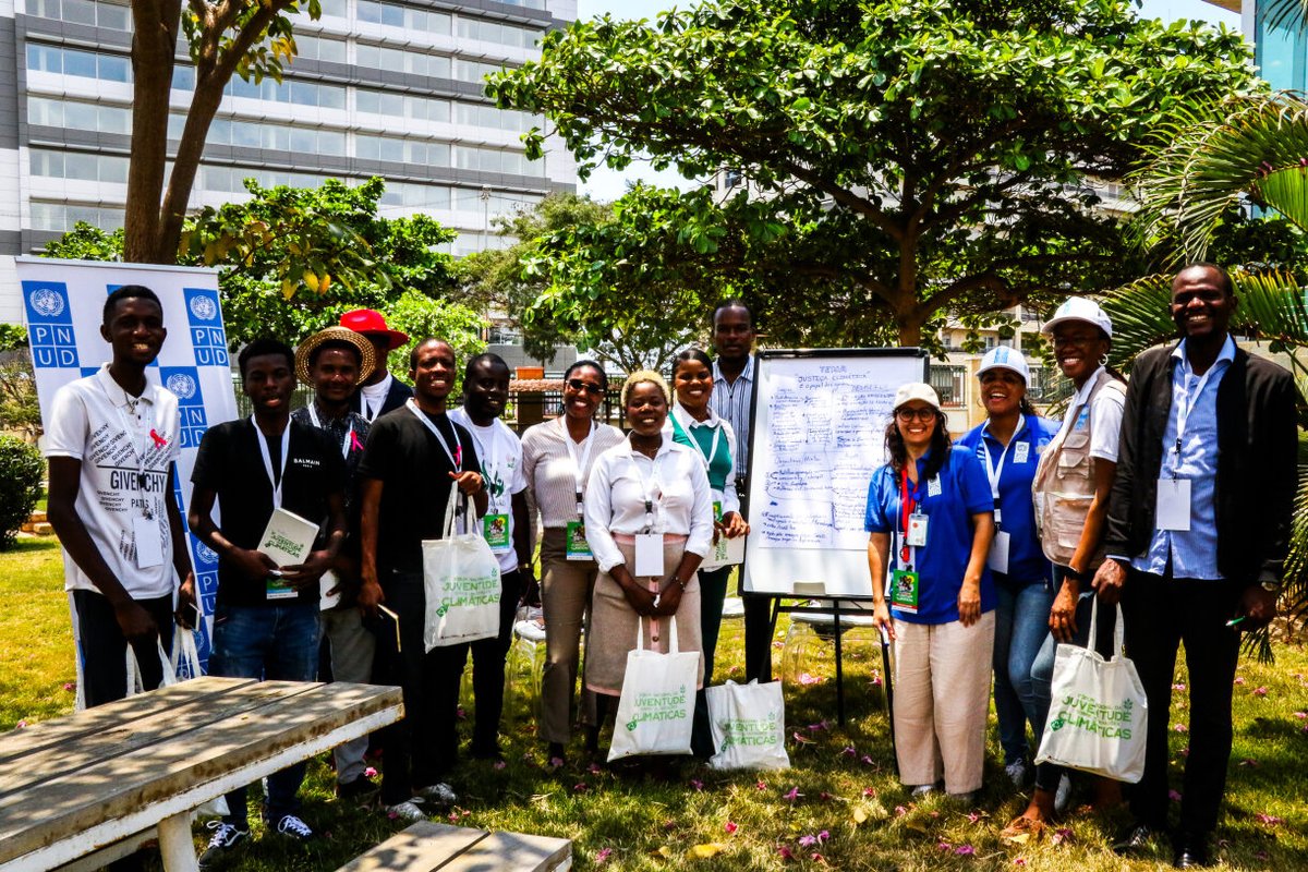 UNDPAngola's tweet photo. On the 2nd day of the Youth Climate Forum, under the lead of #MINAMB jointly with #UNICEF, UNDP   its knowledge on the themes of: Climate Justice and the Role of Young People,The Role of the Private Sector in Climate Change and Pathways for a just transition to green skills. https://t.co/DFYRFDZr50