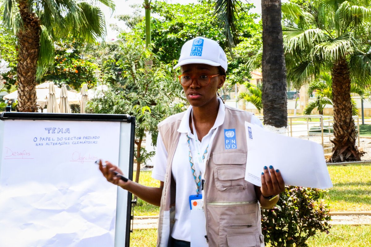 UNDPAngola's tweet photo. On the 2nd day of the Youth Climate Forum, under the lead of #MINAMB jointly with #UNICEF, UNDP   its knowledge on the themes of: Climate Justice and the Role of Young People,The Role of the Private Sector in Climate Change and Pathways for a just transition to green skills. https://t.co/DFYRFDZr50