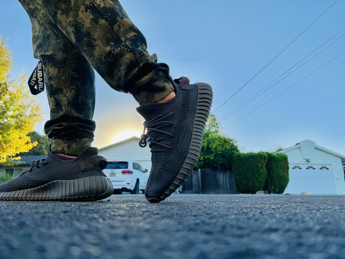 obxtbolts's tweet image. #kotd are my cinder reflectives gotta put on comfy shoes once in a while plus the sun hitting them nice today. #woft everyone? #yeezy #yeezy350 #yesadidas #yeezy350cinder