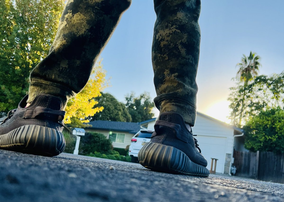 obxtbolts's tweet image. #kotd are my cinder reflectives gotta put on comfy shoes once in a while plus the sun hitting them nice today. #woft everyone? #yeezy #yeezy350 #yesadidas #yeezy350cinder