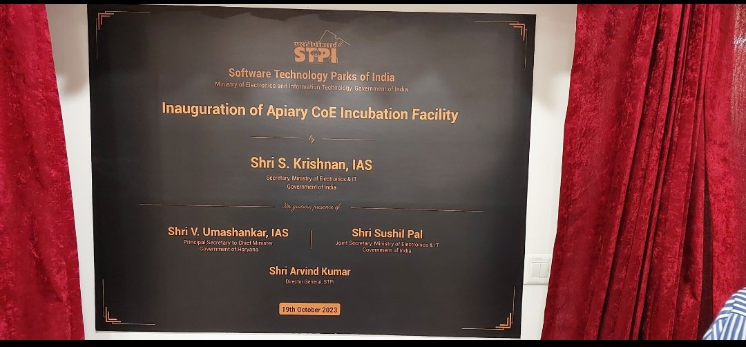 GurugramStpi's tweet photo. Hon'ble Secretary, @GoI_MeitY, Shri S Krishnan, along with other dignitaries unveiled the plaque; marking the inauguration of the Apiary CoE Incubation facility at @GurugramStpi
#STPIIncubation #STPICoEs #stpiindia @ApiaryIncubator
@PalSushpal
@arvindtw
@DeveshTyagii @purnmoon https://t.co/8ZYKjVdaMq