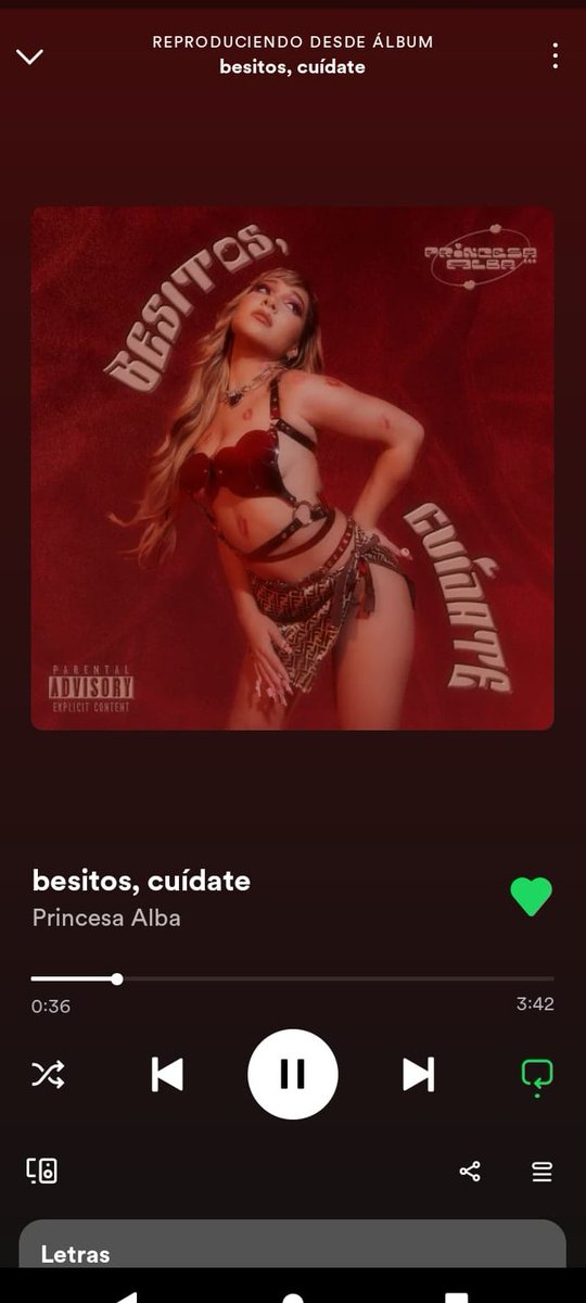 L_Blue04's tweet photo. Mi gym partner caminando por todo el gimansio / nuestros audífonos en la sesión de spotify xD https://t.co/wN4cmKPjt8