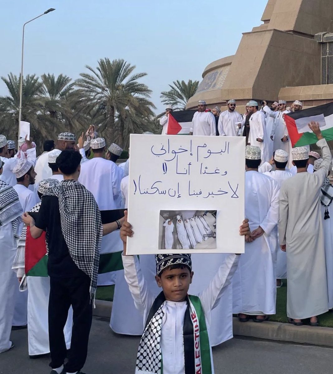 •

اللهم سلّم غزة استودعناك يا رب أهلها شبابها ورجالها نساءها وأطفالها بيوتها وأراضيها احرسهم يا رب بعينك التي لا تنام

🇴🇲 ❤️🇵🇸
#صحار_تنتفض_لغزه