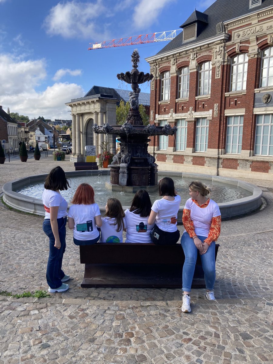 RocciLaetitia's tweet image. [#LArtdAccederALEmploi] c’est aussi des jeunes qui créent leur propre projet afin de se valoriser à travers un médium artistique ✨🎭
📍Journée de tournage 🎬 afin que le « Festival de l’Immersion » puisse prendre vie 👍🏻  
🕗 RDV le 25/10 😎
#aij #cej #jeunes #onestlàpourvous