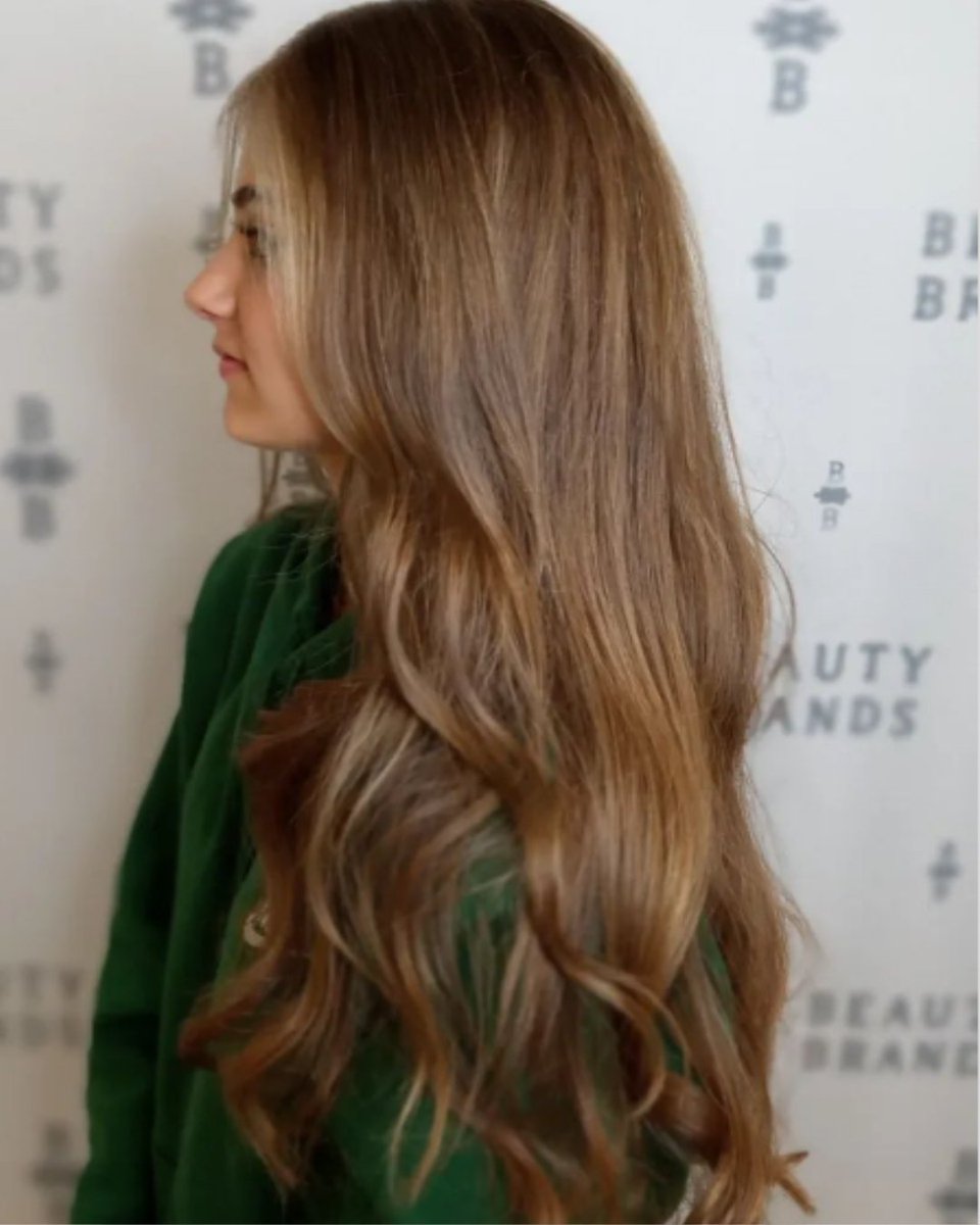 beautybrands's tweet image. 😍 D-R-E-A-M-Y! 😍 To create this look Shanny added a 6-foil highlight &amp;amp; money piece for a little drama. 
📷 by Shannan S. | Master Stylist | Brentwood, MO | IG: @shannythehairwhisperer #moneypiecehighlights #moneypiece #fallhair #faillhairinspo #hairinspo #bbinspire