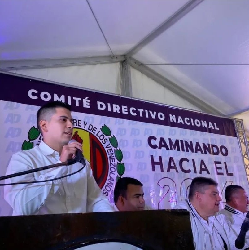 ADJuventudVE_'s tweet photo. Hoy arriba un año más de vida nuestro Secretario Juvenil Seccional #Táchira, un líder ADeco, Ingeniero, y legislador del estado, nuestro compañero @yuliansmh👏

Dios te regale muchos años más de vida, salud y lucha democrática por Venezuela y Táchira. 
¡ADelante Juventud!🏳️🎉 https://t.co/aUYhbYVHYJ
