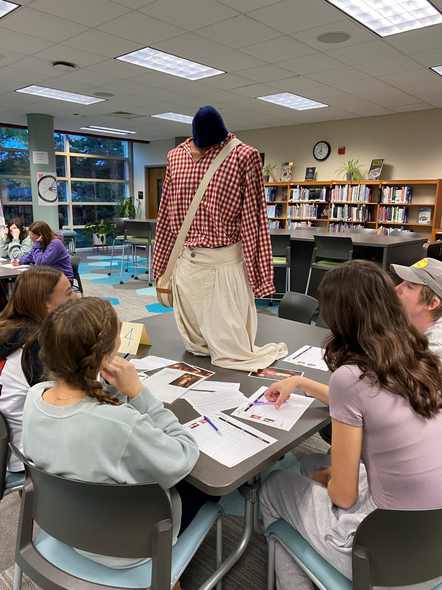 BigHistoryGeek's tweet photo. Today we explored different uniforms from @AmRevInstitute to learn about the diverse roles of the men and women in the Continental Army. Ss made so many great observations, inferences, and developed questions to dig deeper into some new ideas.
#RCSWMS https://t.co/ffgNsMvZGG