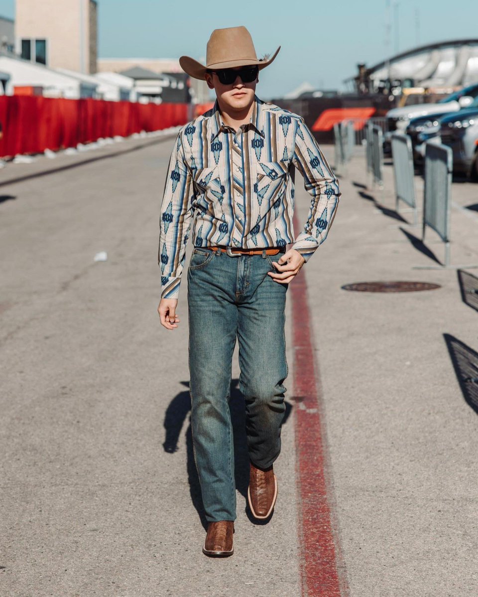 ZhouGuanyu24's tweet photo. THURSDAY. 😎🚶🏻‍♂️

#USGP #TeamZHOU https://t.co/Julf0BmCN2