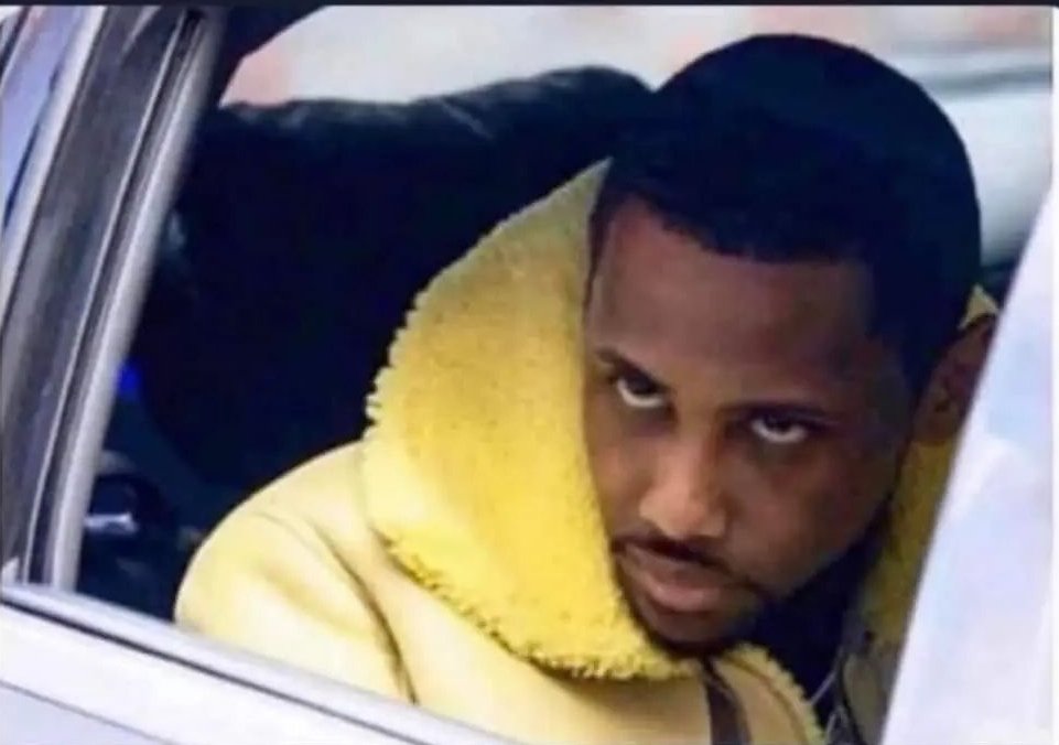 IamCarolPrimah's tweet photo. Your boss seeing you at kenjis after telling him you were knocked and broke your legs😂 https://t.co/fkswwus0Wt
