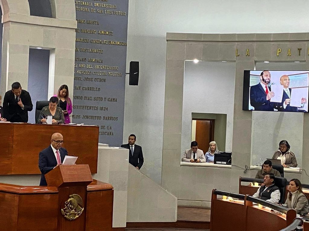 kakolealt's tweet photo. El día de hoy en el @CongresoEdoSLP rendimos homenaje a un gran potosino, empresario y político, Don Teófilo Torres Corzo, quien desde su trinchera siempre velo por el bienestar de nuestro estado.

Hasta siempre amigo Teófilo. https://t.co/AGZssegtDJ