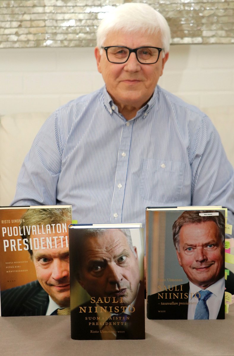 Saanko esitellä: triplani on valmis! Kolmas Niinistö kirjani (kuvassa keskellä) on kaupoissa keskiviikkona. 
Triplassa on 1100 sivua Niinistöstä. Sen tekemiseen ja oman Niinistö-kuvani muodostumiseen on kulunut 29 vuotta. Tutustuimme toisiimme 1.6.1994 lounaalla Vaakunassa.