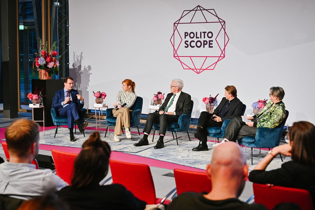 landnrw's tweet image. Kann #ChatGPT helfen? Welches Format auf welchem Kanal läuft am besten? Digitale politische Kommunikation stand im Zentrum des 2. #Barcamp @PolitoscopeBC in Berlin auf Einladung von @RegierungBW &amp;amp; #NRW.  Danke den Gästen aus Ministerien, Behörden &amp;amp; NGOs für die wichtigen Impulse.