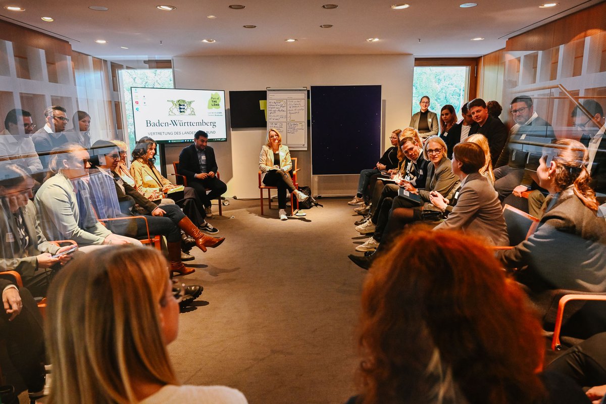 landnrw's tweet image. Kann #ChatGPT helfen? Welches Format auf welchem Kanal läuft am besten? Digitale politische Kommunikation stand im Zentrum des 2. #Barcamp @PolitoscopeBC in Berlin auf Einladung von @RegierungBW &amp;amp; #NRW.  Danke den Gästen aus Ministerien, Behörden &amp;amp; NGOs für die wichtigen Impulse.