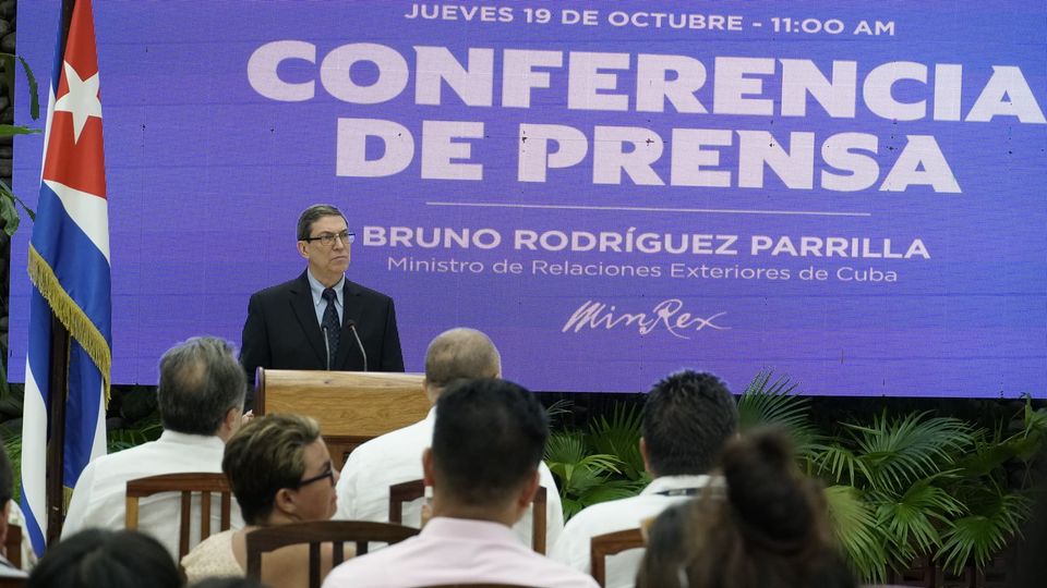 El Canciller <a href="/BrunoRguezP/">Bruno Rodríguez P</a> de #Cuba 🇨🇺, llama urgente al cese al fuego en Gaza., reclama poner fin a la retórica belicista, demanda al gob EEUU que no continúe paralizando el Consejo de Seg usando el antidemocrático y obsoleto poder de veto para proteger a Israel.  #FreePalestine