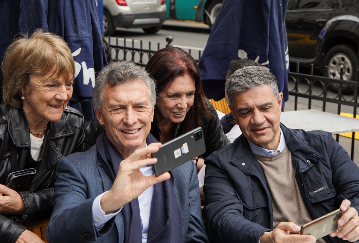 jorgemacri's tweet photo. Es un orgullo y a la vez un desafío muy grande ser el candidato que tendrá la responsabilidad de continuar los cambios que empezó Mauricio. Gracias a los porteños por demostrarnos siempre tanto cariño. https://t.co/DTtbbh5goO