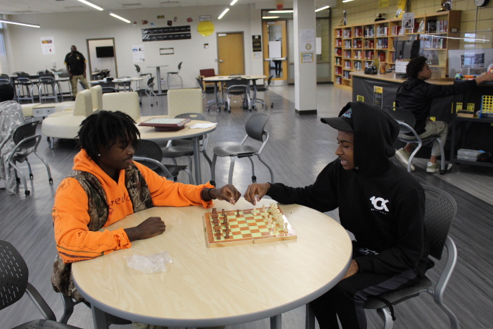 DouglassHSMedia's tweet image. @apsDouglassHigh @forrest_taylor1 @apsupdate @APSMediaServ @CalhounLakesha   #AstroPride Minds are in motion in Astro Learning Commons. Astros enjoy mind stimulating games during lunch!