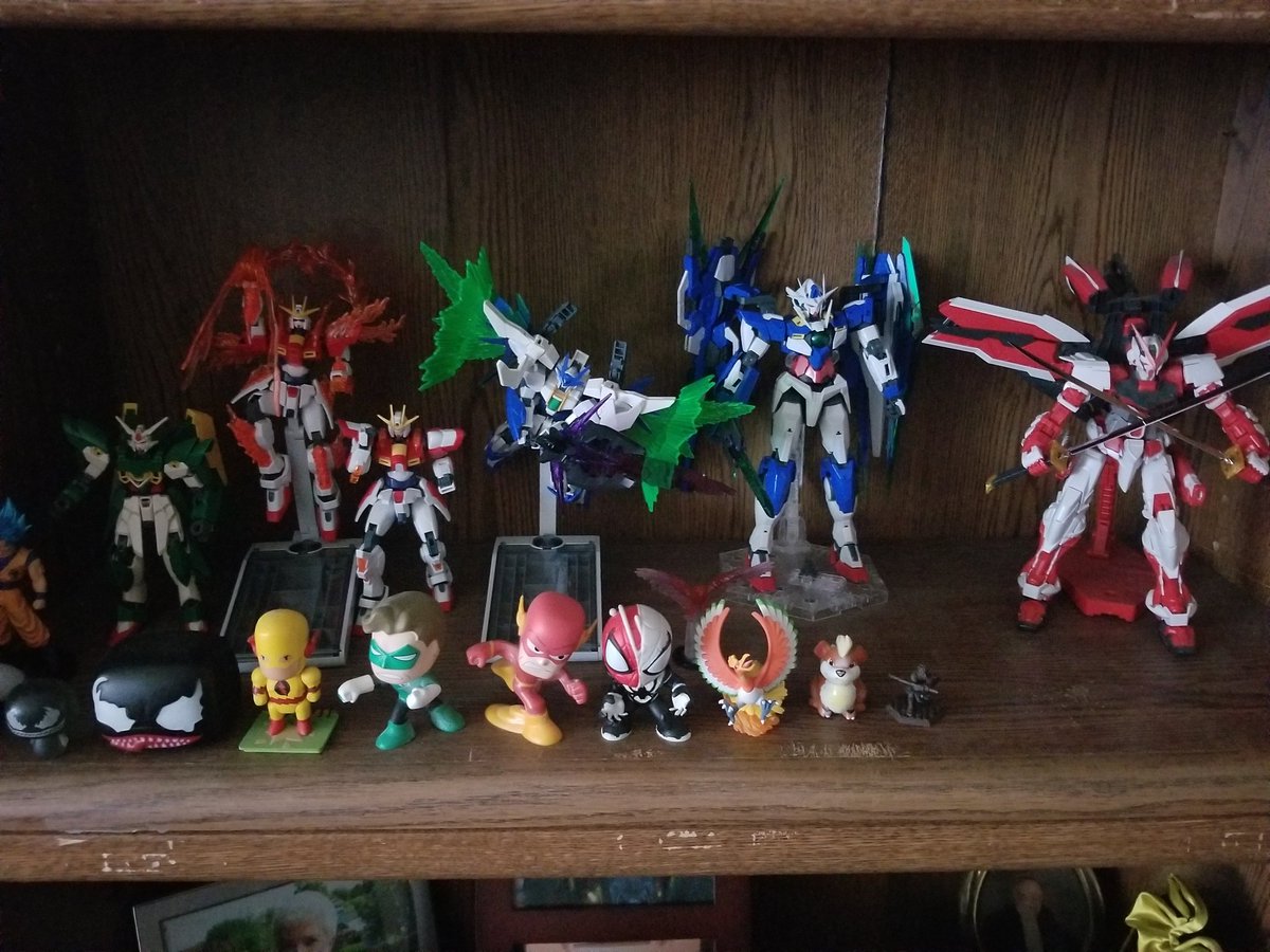 Argnos2's tweet photo. @Aestheticc_Meme Gunpla! https://t.co/q1iZM7UEye