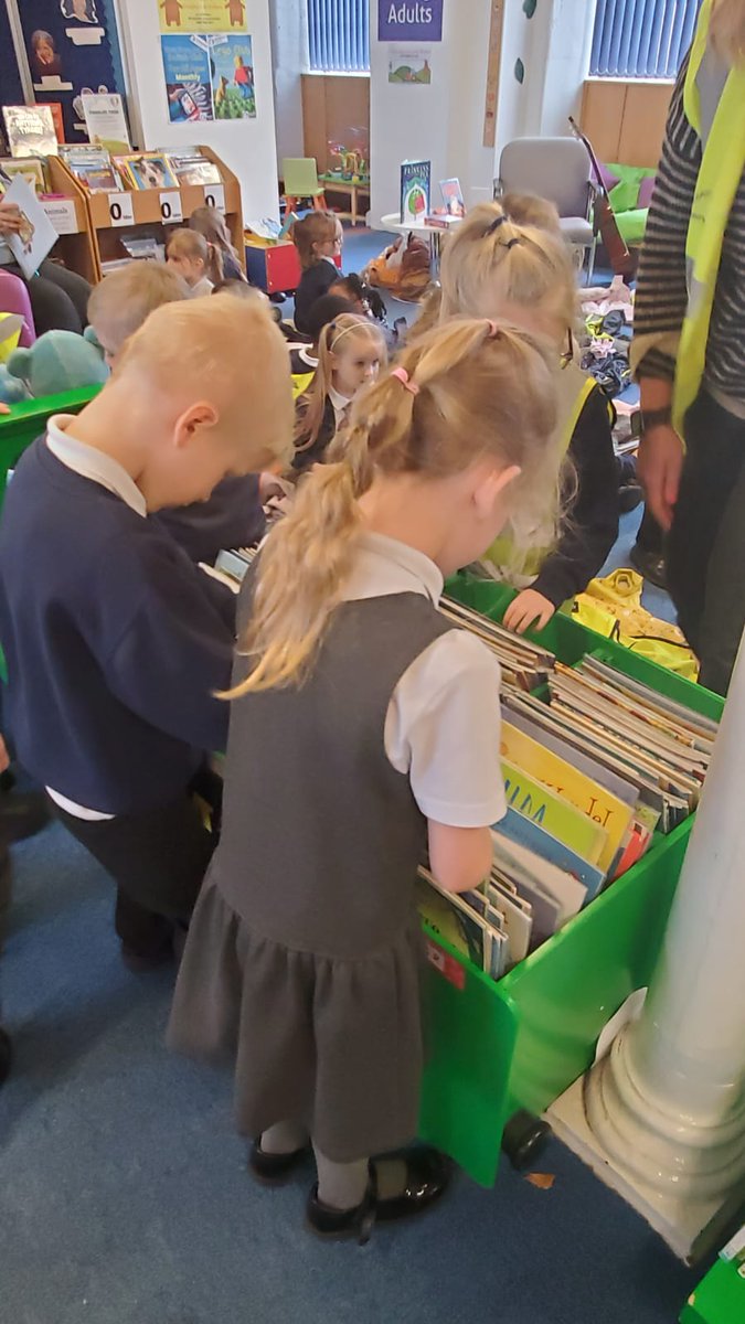 ManorCourtChard's tweet photo. Dragonflies loved exploring books at Chard Library. Thank you to Lyn for the story 📖  and guitar songs 🎵 #pleasureforreading #community https://t.co/ktxqoc48z4