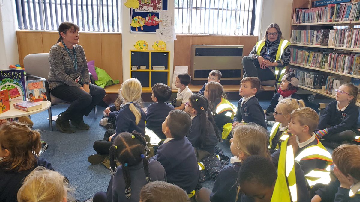 ManorCourtChard's tweet photo. Dragonflies loved exploring books at Chard Library. Thank you to Lyn for the story 📖  and guitar songs 🎵 #pleasureforreading #community https://t.co/ktxqoc48z4