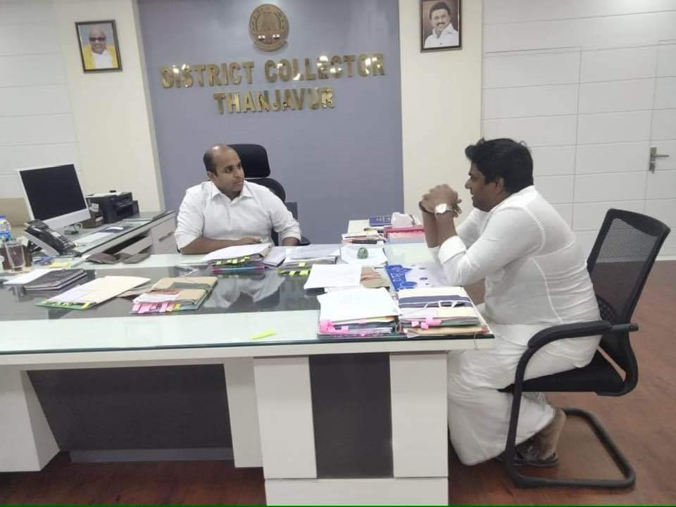 இன்று (19.10.2023) அறந்தாங்கி நகரில் அமையவிருக்கும் புதிய பேருந்து நிலையத்திற்கு    சத்திர இலக்காக்கு சொந்தமான இடத்தினை  ஒதுக்கித் தருவது குறித்து தஞ்சாவூர் மாவட்ட ஆட்சியர் திரு தீபக் ஜேக்கப் IAS அவர்களை நேரில் சந்தித்து  வலியுறுத்தி கலந்துரையாடிய போது…