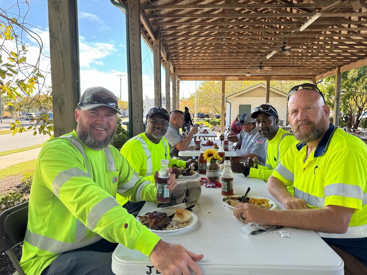 CityofNMB's tweet photo. Good food, good company, good weather☀️

The #CityOfNMB hosted an Employee and Retiree Appreciation Luncheon today for city employees.

To the North Myrtle Beach team - We truly appreciate your dedication and hard work! You make this City the beautiful place that we all love❤️ https://t.co/Dbzkw3o07Z