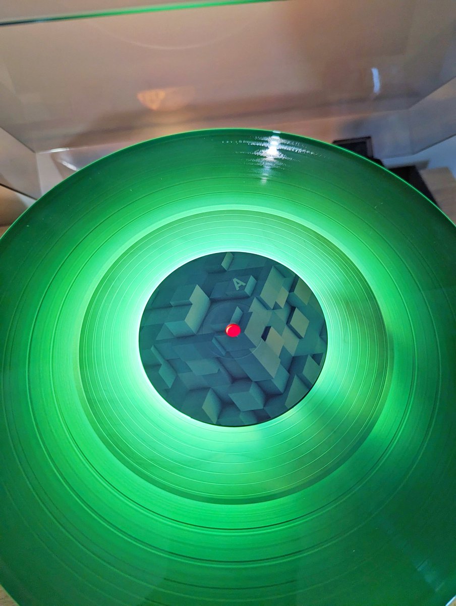 DiegosTunes_'s tweet photo. Pour mes 19 ans je me suis offert un des vinyles que je recherchais le plus, celui de Minecraft

C'est légendaire, un de mes meilleurs achats https://t.co/Aeq7OMzKJv