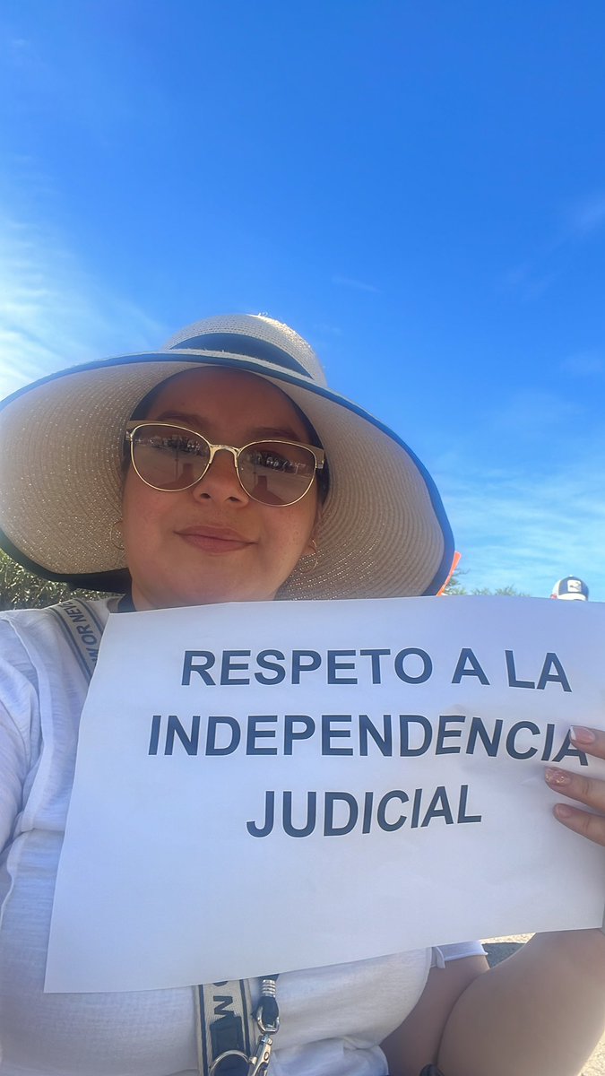 AbigailGdo's tweet photo. La extinción de los fideicomisos sí afecta los derechos de los trabajadores y la operatividad del PJF. 
#nosonprivilegiosSONnuestrosDerechos 
#PJFsedefiende #CJF #TodosSomosElPoderJudicial #ParoNacional
@senadomexicano escuchen la voz del pueblo …! @Mx_Diputados https://t.co/sAoDGbSRPx