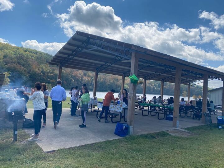 Members of @UABPathology enjoyed beautiful fall weather at Oak Mountain State Park on Saturday, October 14. Colleagues, alongside their families, enjoyed one another’s company over an outdoor picnic. Read more about the day here: buff.ly/492Rs2Y