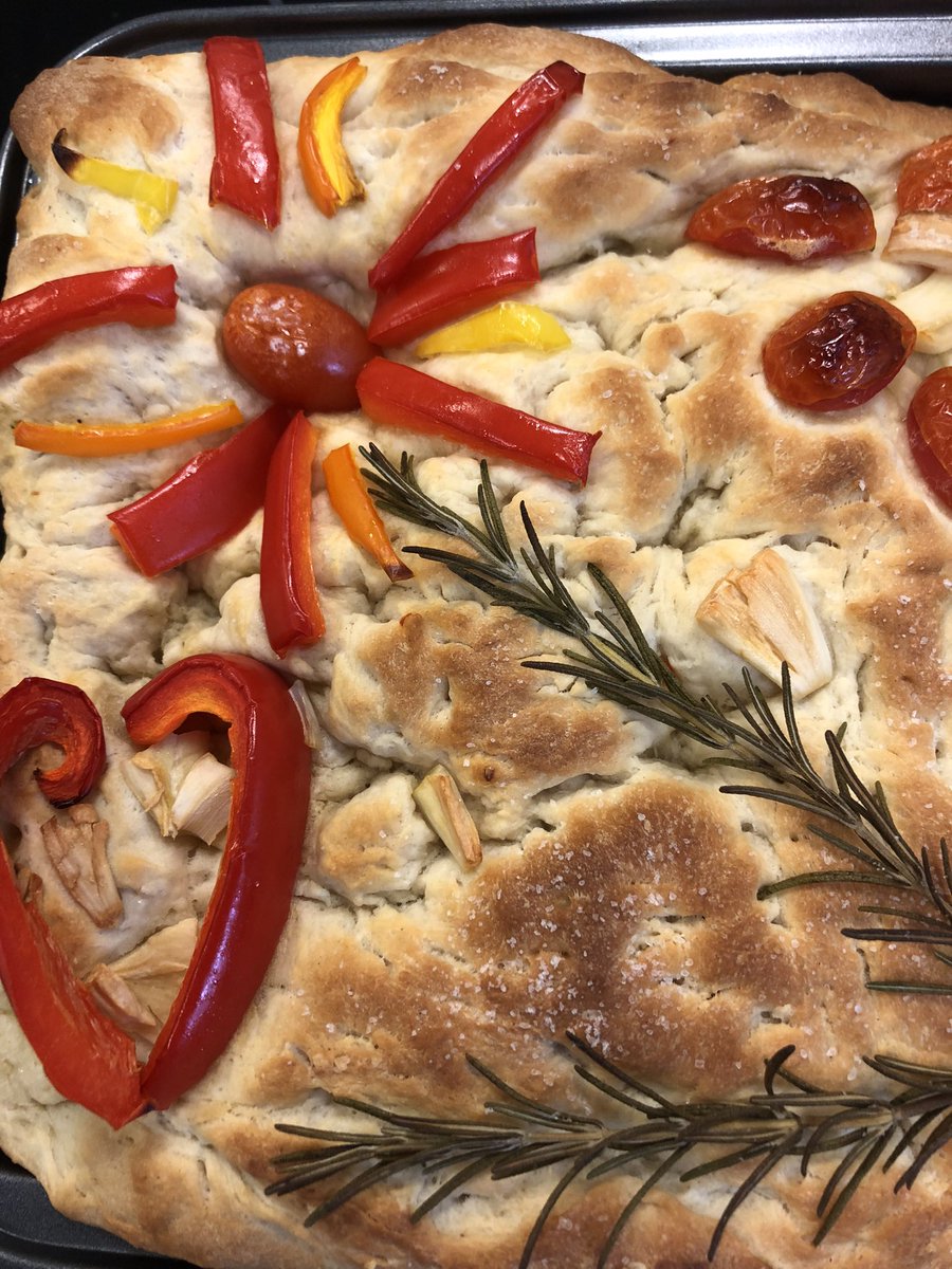 TimLlan's tweet image. Wythnos bara yn Llangynwyd heddiw gyda Focaccias i werthuso 😋.