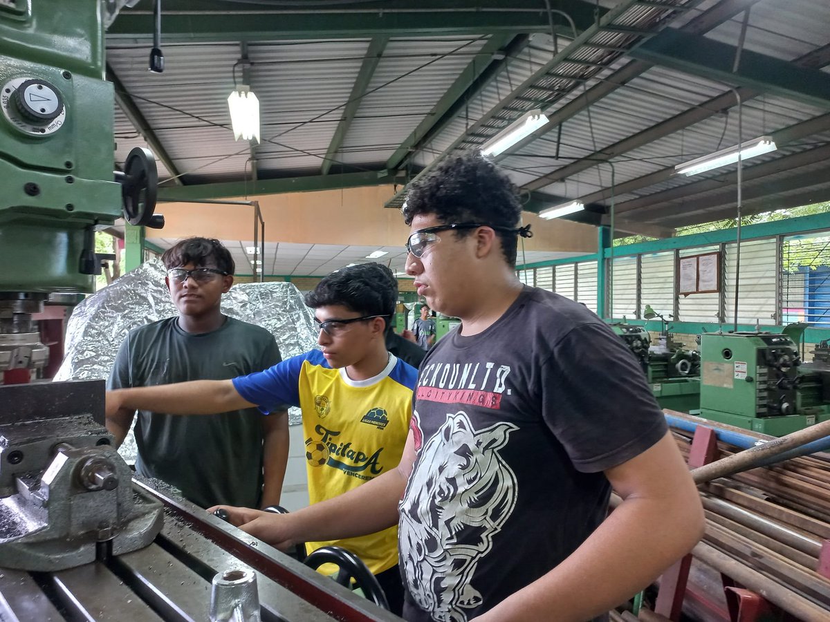 𝙏𝙖𝙡𝙡𝙚𝙧𝙚𝙨 𝘿𝙞𝙙á𝙘𝙩𝙞𝙘𝙤𝙨 🔩🔧⚙️

Desde la metodología Aprender-Haciendo, los estudiantes del Técnico General en Operación de Máquinas y Herramientas, en el Centro Tecnológico Simón Bolívar realizan clase de fresado y torneado de piezas industriales.

#SoyTecNicaragua