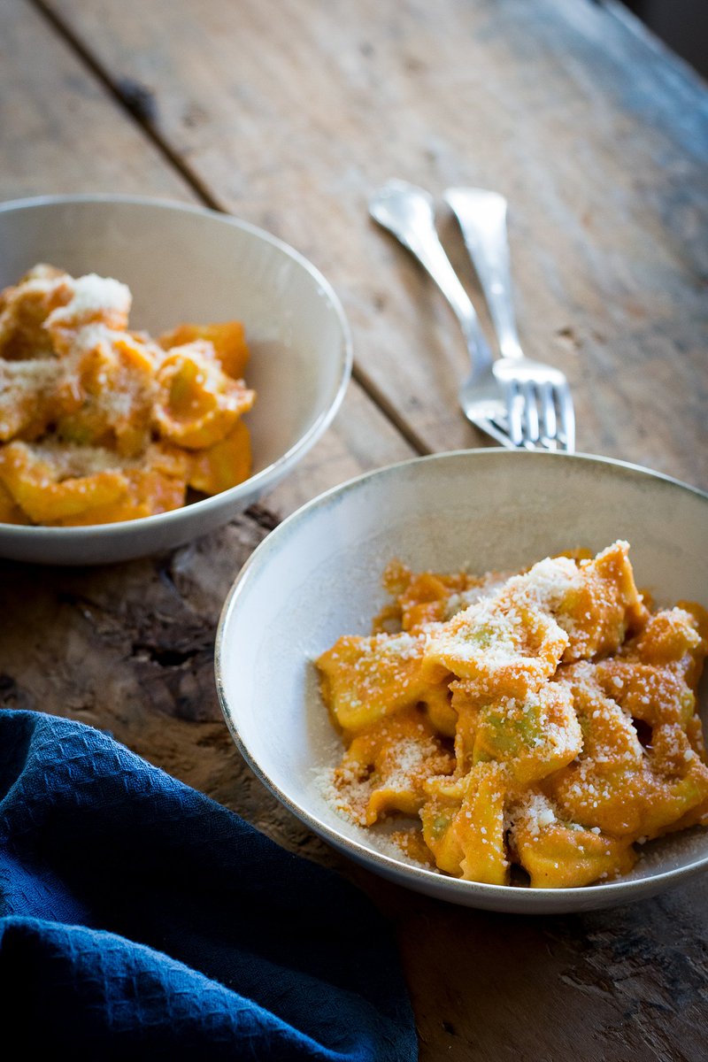 Pasta de calabaza al vodka.
Increíblemente rica!!

contigoenlaplaya.com/2023/10/pasta-…